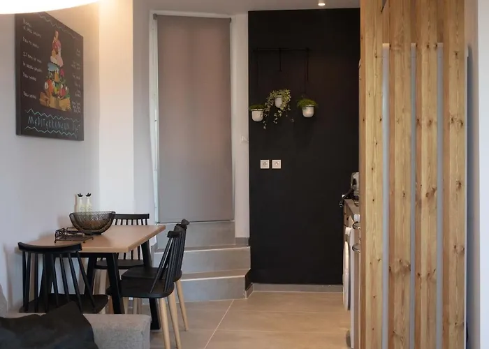 Live The Local Life , Old Town Cós