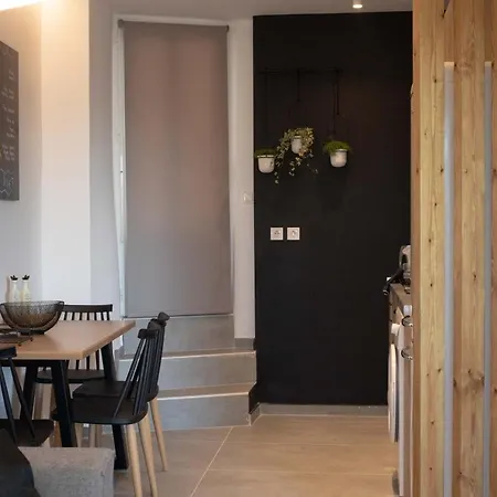 Live The Local Life , Old Town העיירה קוס